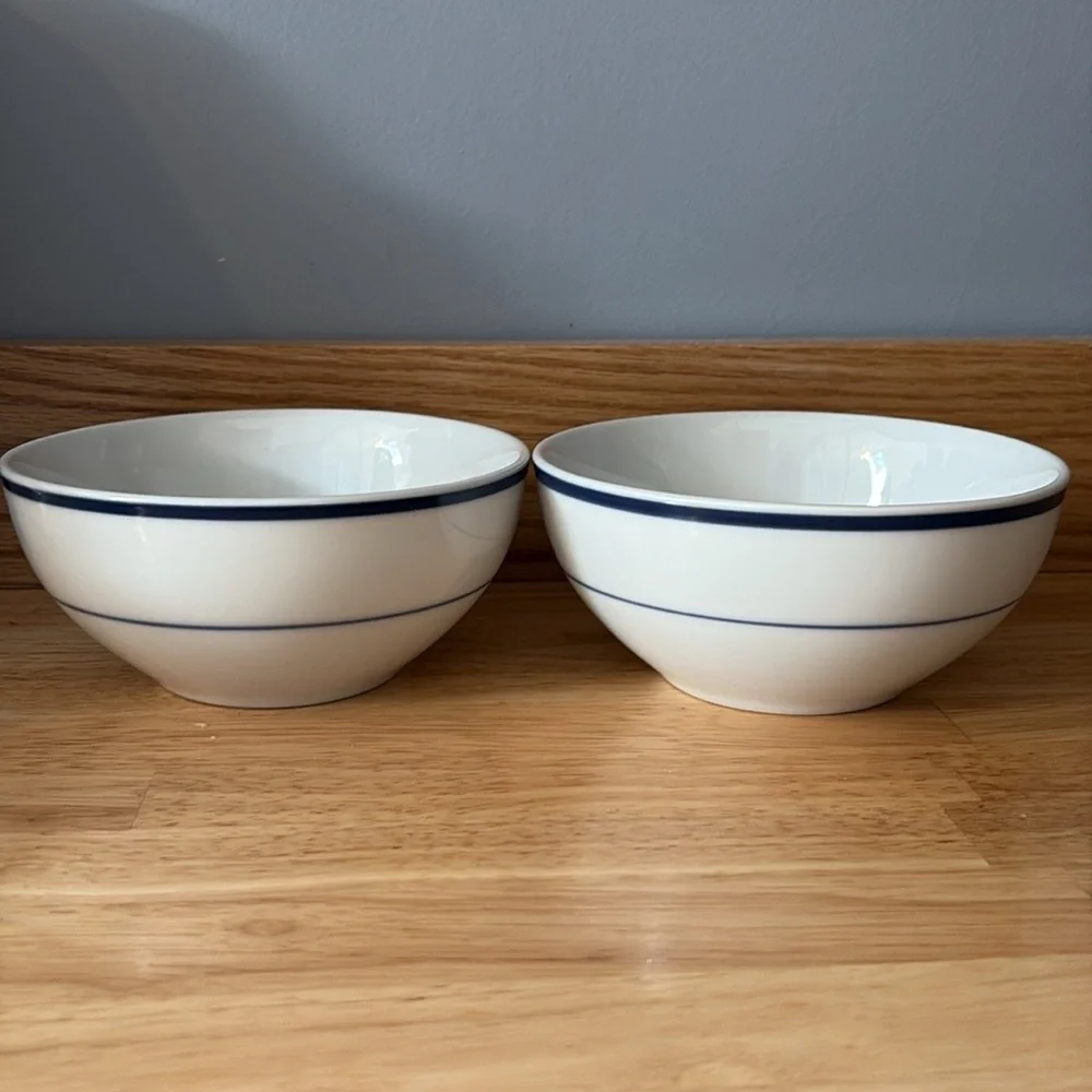Maître d’ by Oneida porcelain white bowls with blue trim